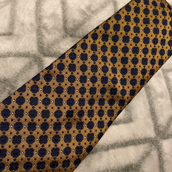 3/$10 Vintage Gold Blue Suburban Tie - Picture 2 of 4